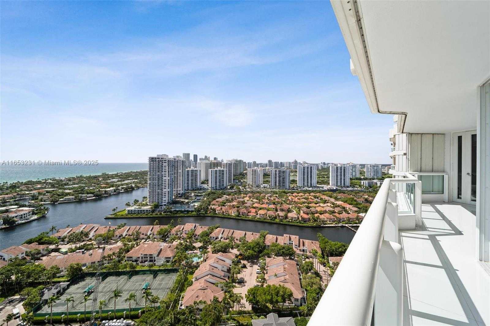 Small Image of 21055 YACHT CLUB DR #3101, Aventura Number 4