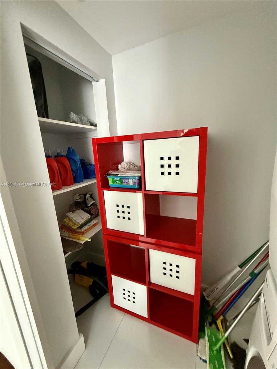 Small Image of 21055 YACHT CLUB DR #3101, Aventura Number 40