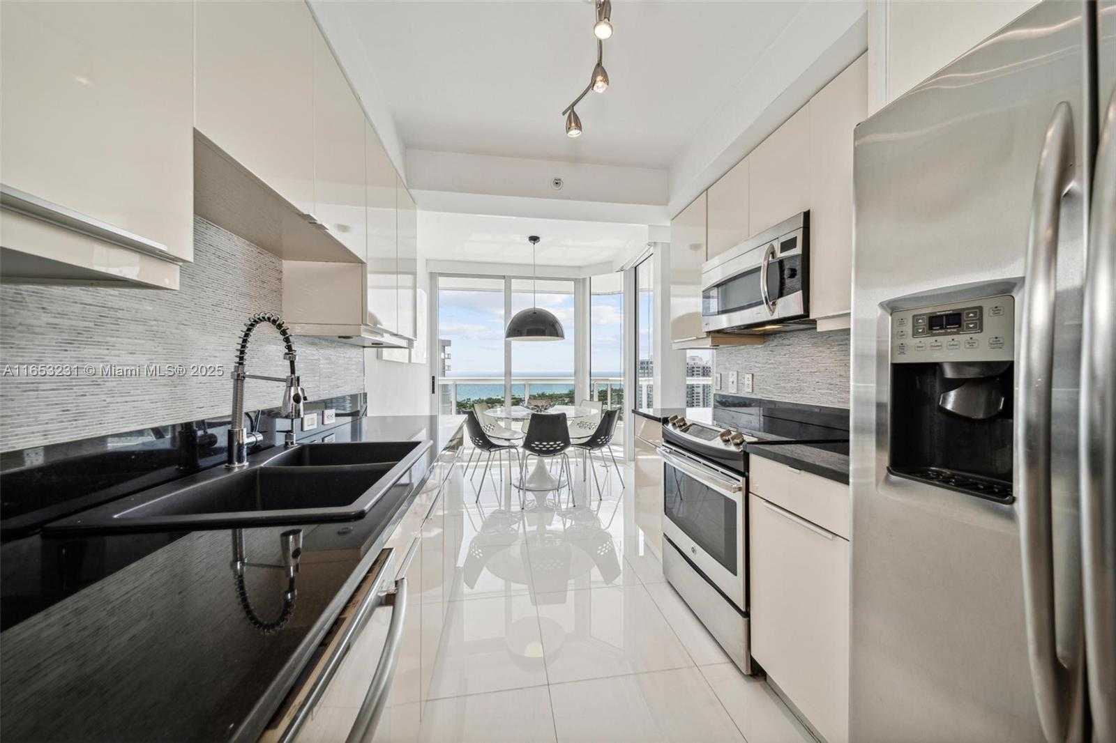 Small Image of 21055 YACHT CLUB DR #3101, Aventura Number 5