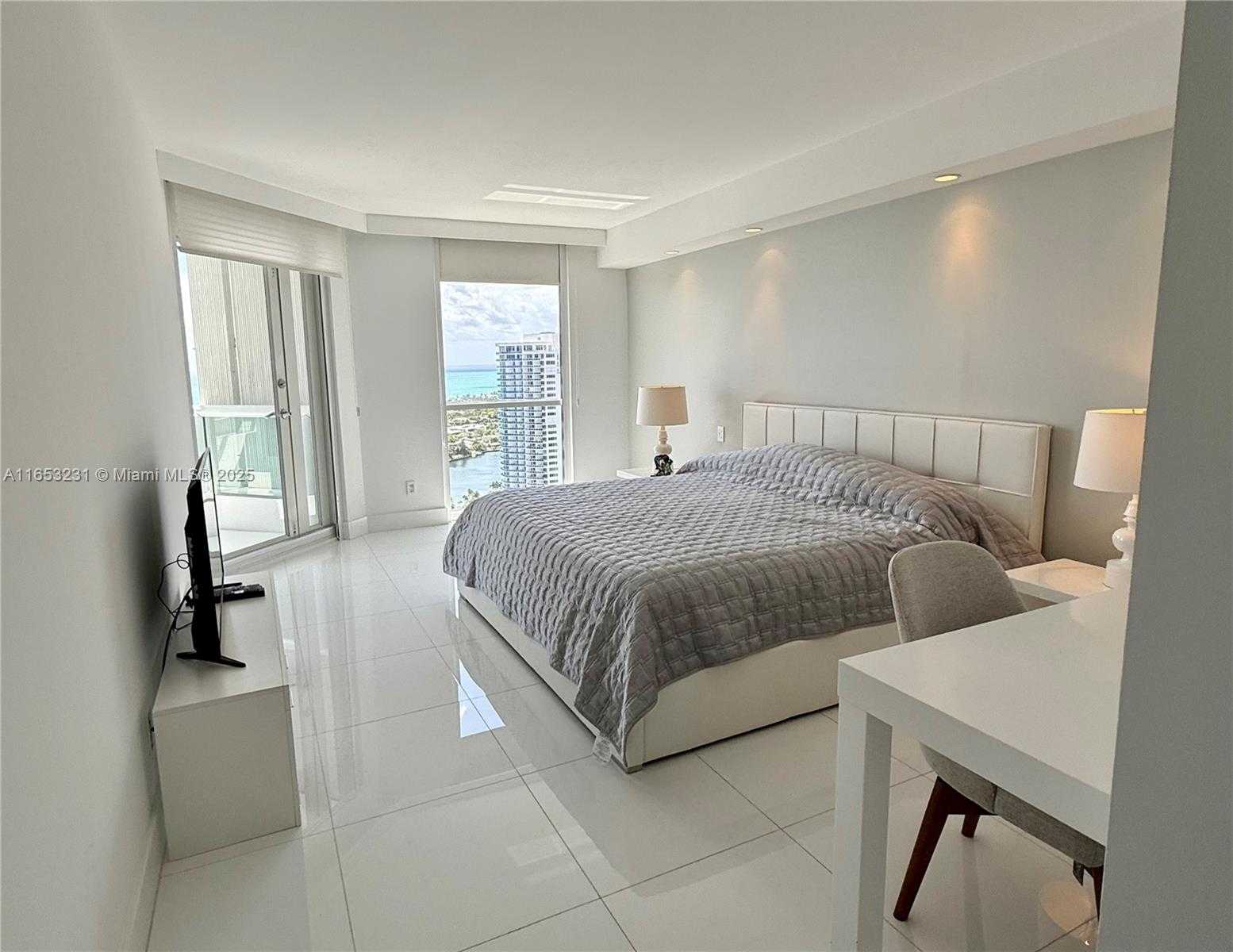 Small Image of 21055 YACHT CLUB DR #3101, Aventura Number 6