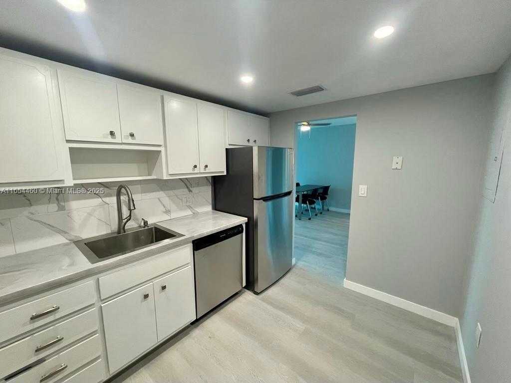Small Image of 1950 SOUTH OCEAN DR #3M, Hallandale Beach Number 12