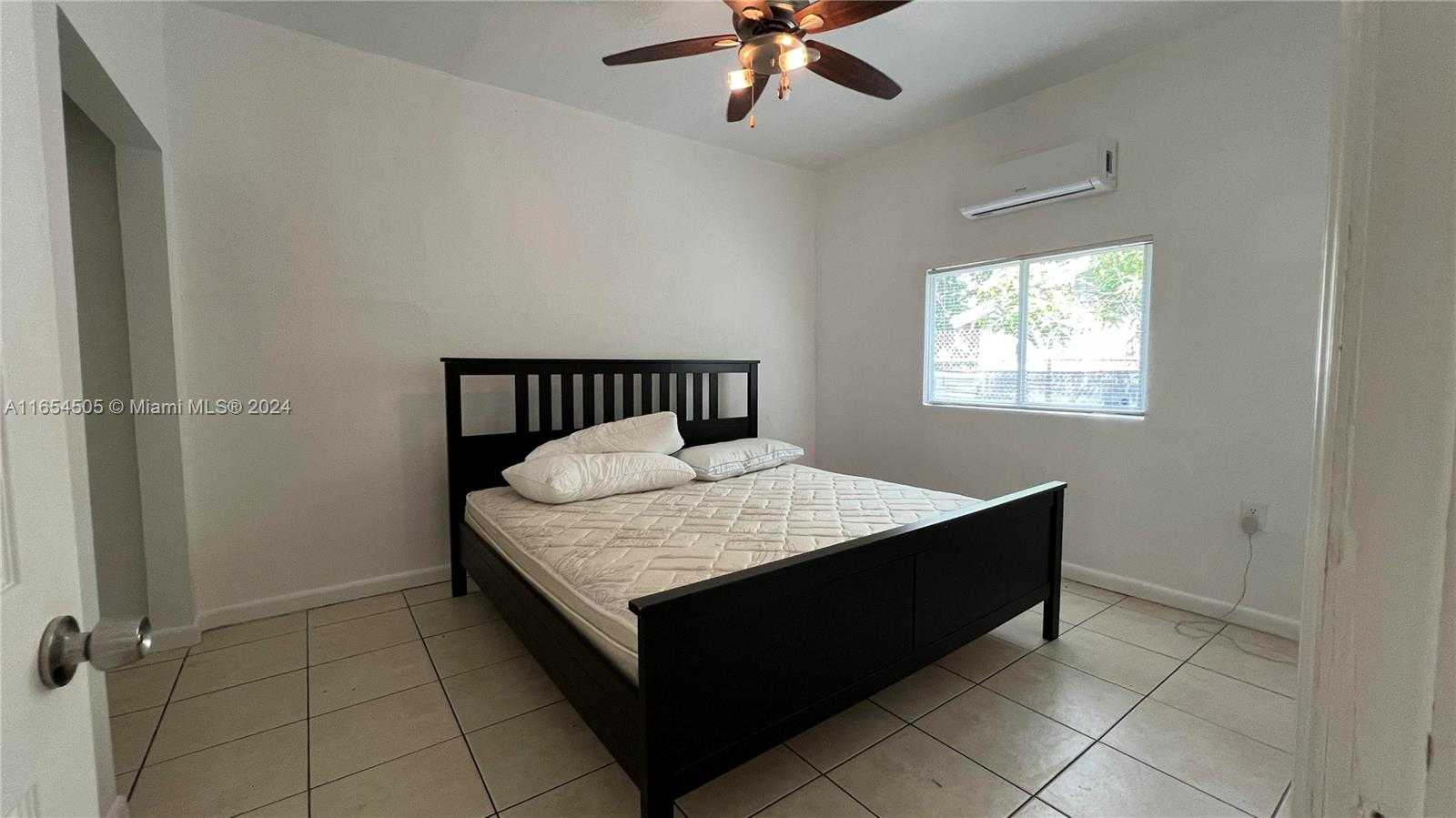 Small Image of Miami Number 10