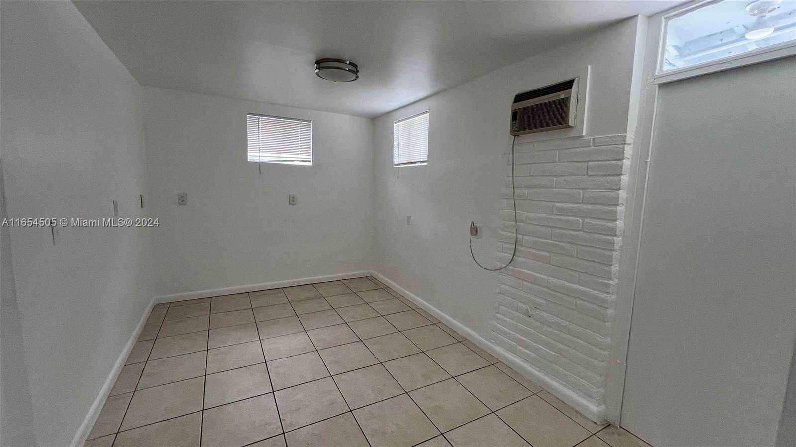 Small Image of Miami Number 17