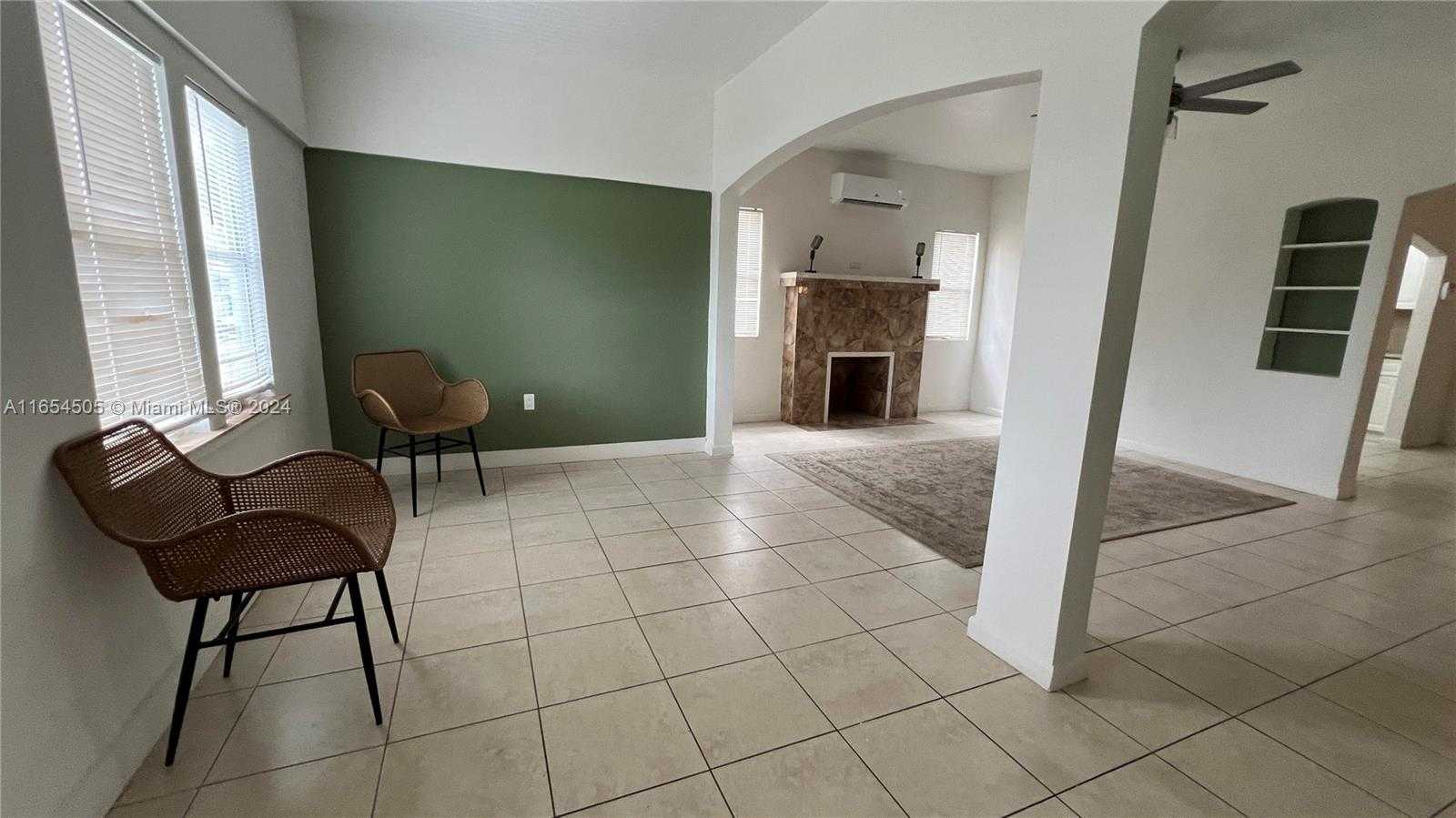 Small Image of Miami Number 3