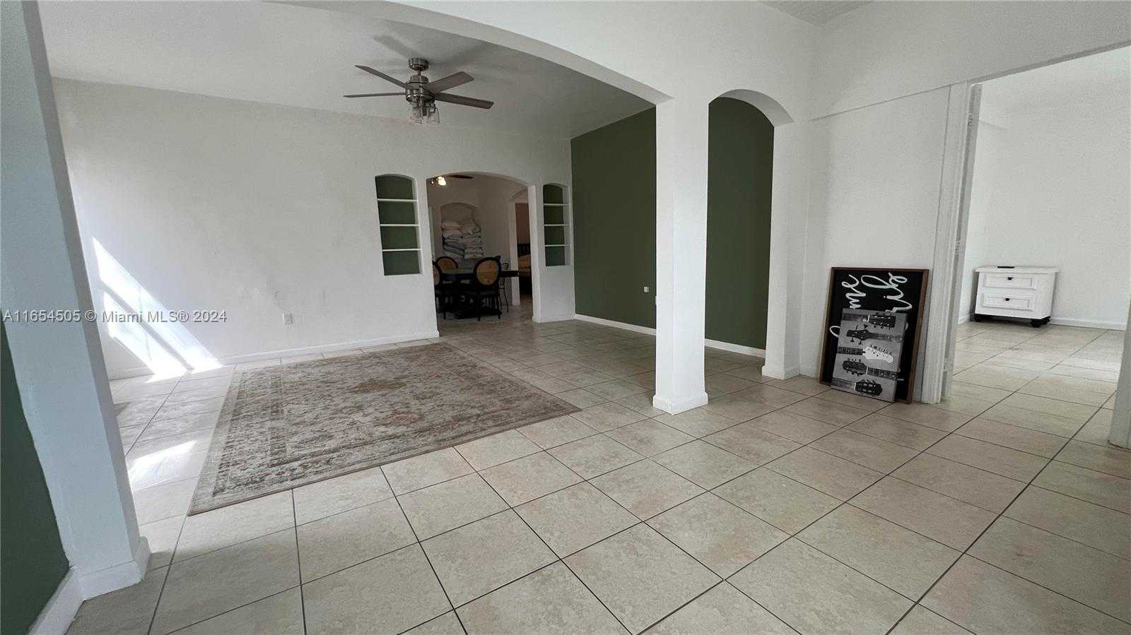 Small Image of Miami Number 4