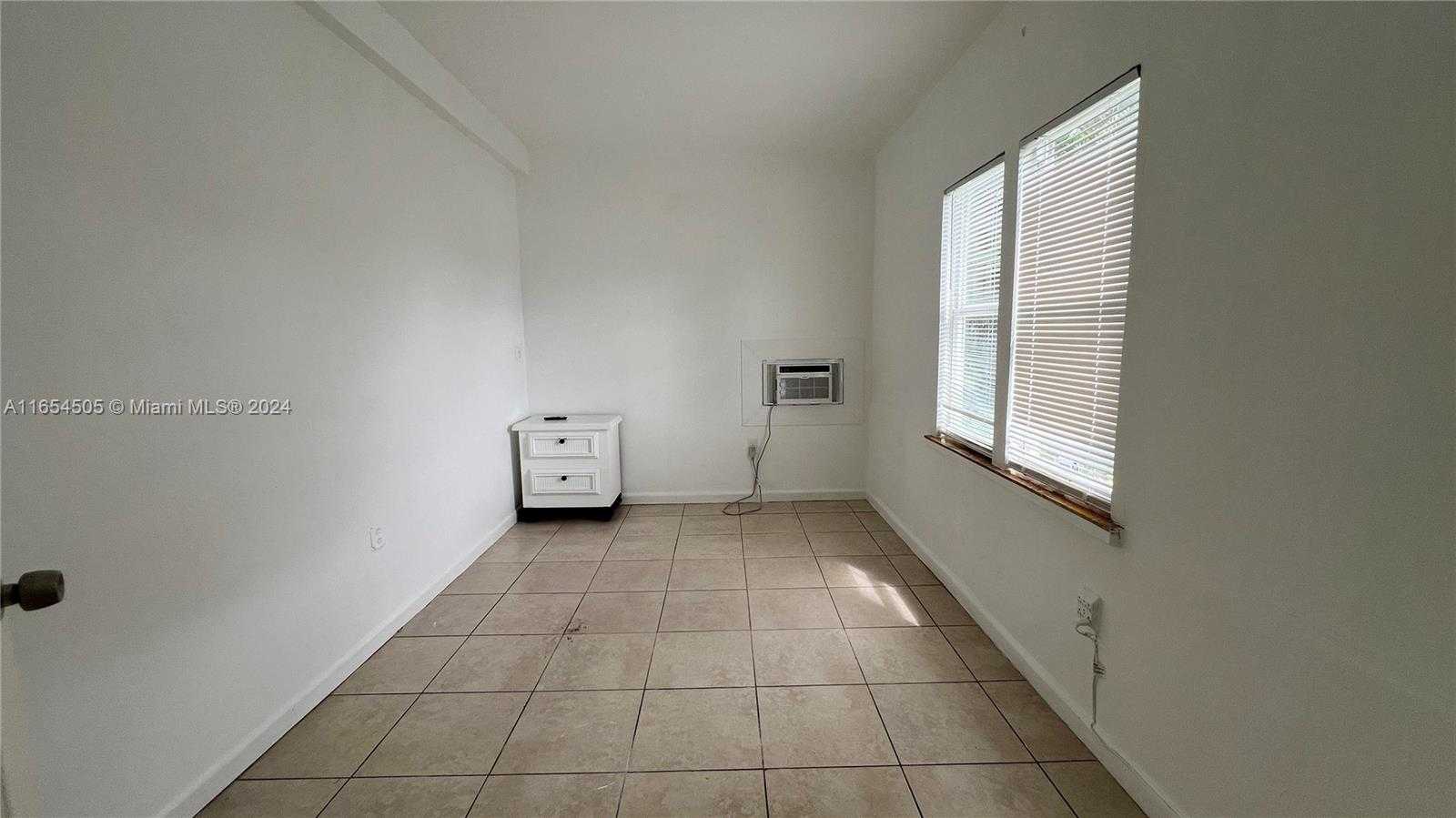 Small Image of Miami Number 9