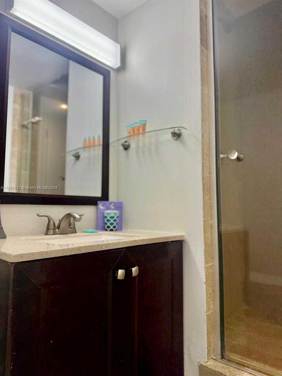 Small Image of 5601 COLLINS AVE #410, Miami Beach Number 15