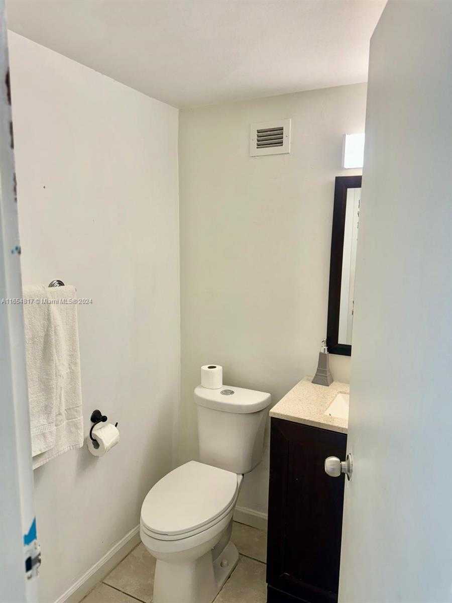 Small Image of 5601 COLLINS AVE #410, Miami Beach Number 16