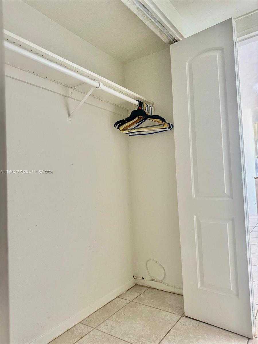Small Image of 5601 COLLINS AVE #410, Miami Beach Number 17