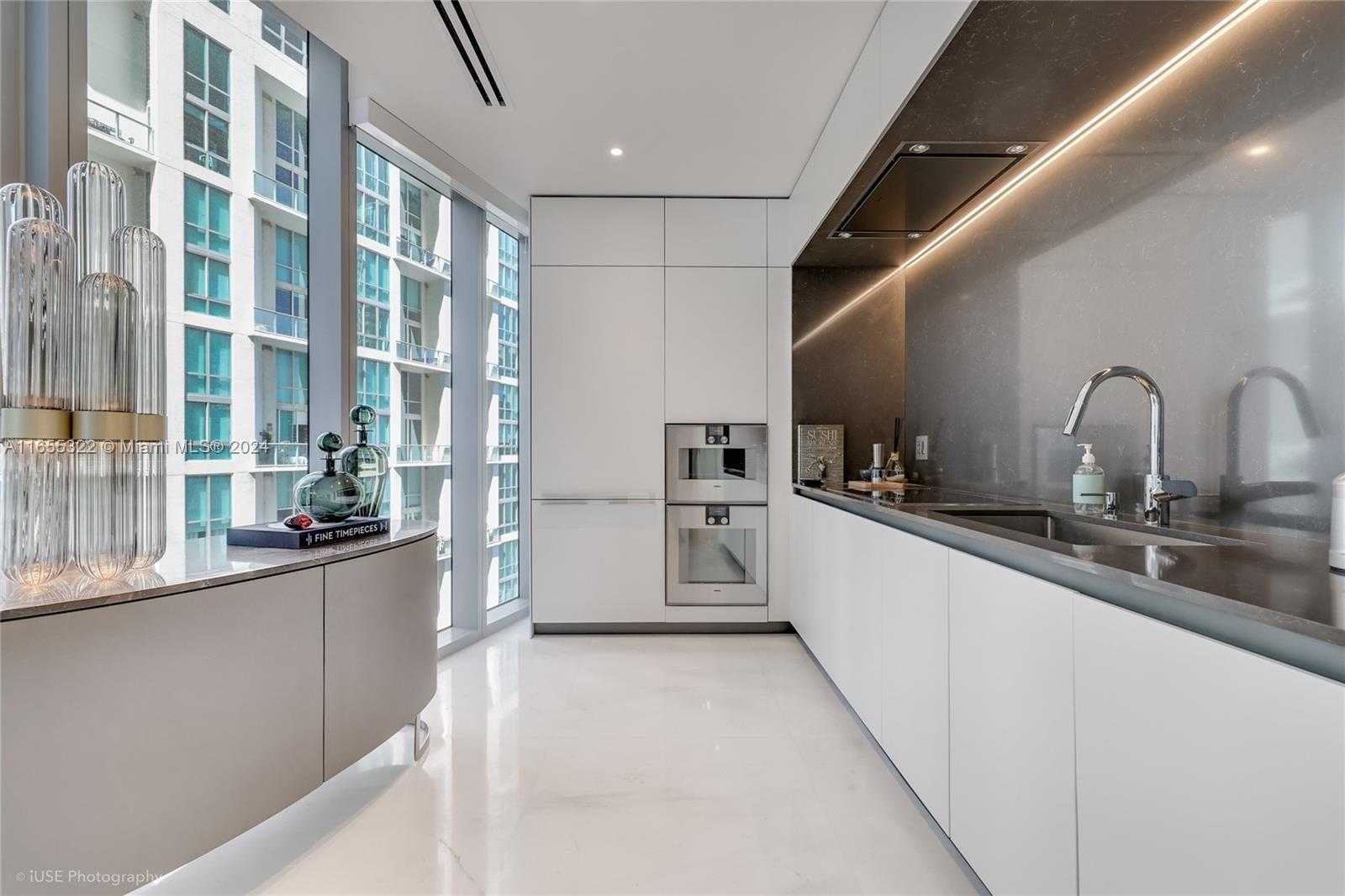 Small Image of 300 BISCAYNE BLVD WAY #706, Miami Number 2