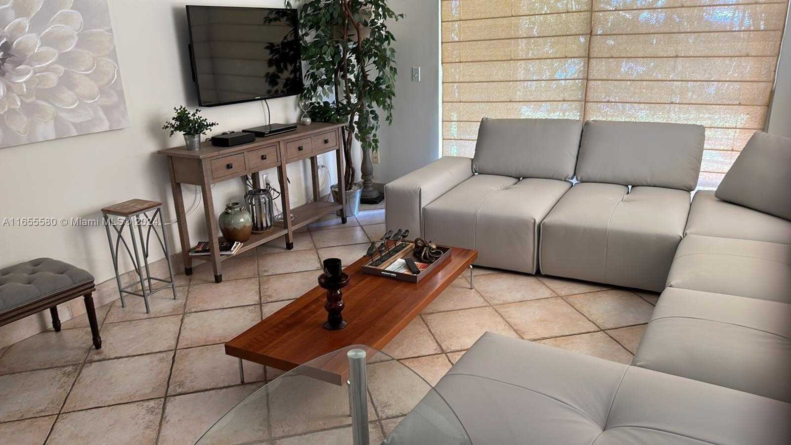 Small Image of 19701 EAST COUNTRY CLUB DR #5107, Aventura Number 3