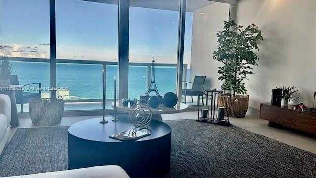 Small Image of 100 BAYVIEW DR #1906, Sunny Isles Beach Number 2