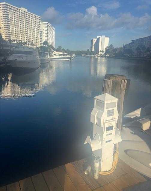 Small Image of 100 BAYVIEW DR #1906, Sunny Isles Beach Number 31