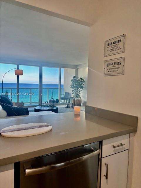 Small Image of 100 BAYVIEW DR #1906, Sunny Isles Beach Number 4