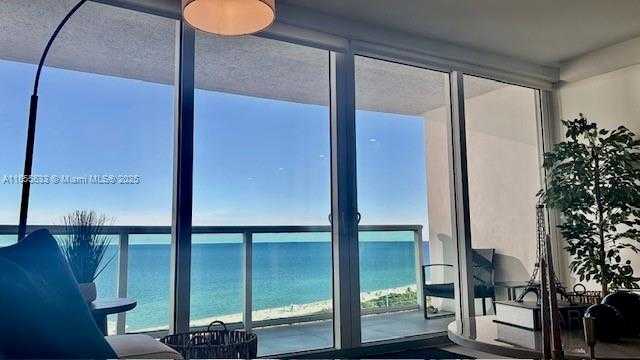 Small Image of 100 BAYVIEW DR #1906, Sunny Isles Beach Number 9