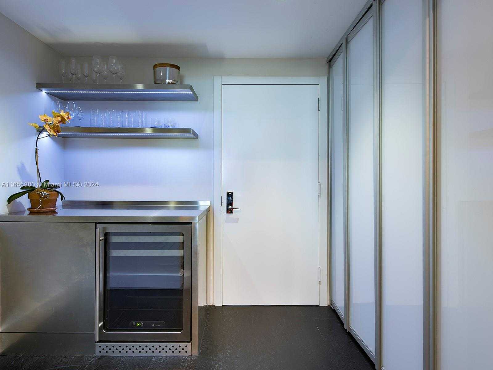 Small Image of 1455 OCEAN DR #1204, Miami Beach Number 20