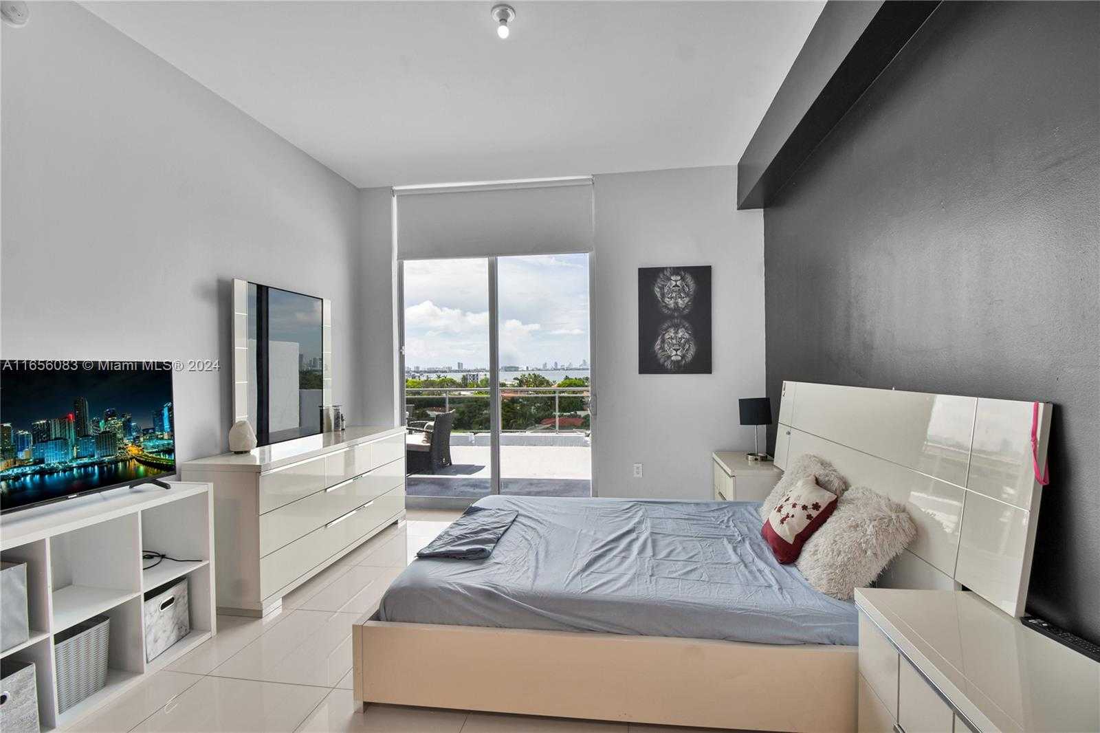 Small Image of 7901 HISPANOLA AVE #606, North Bay Village Number 4