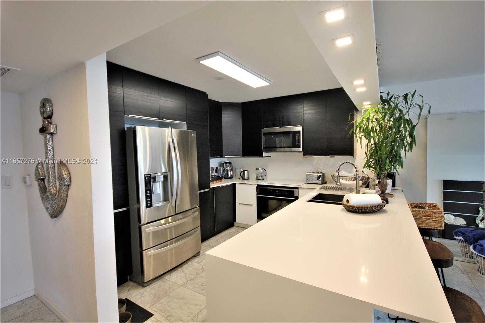 Small Image of 5151 COLLINS AVE #933, Miami Beach Number 3