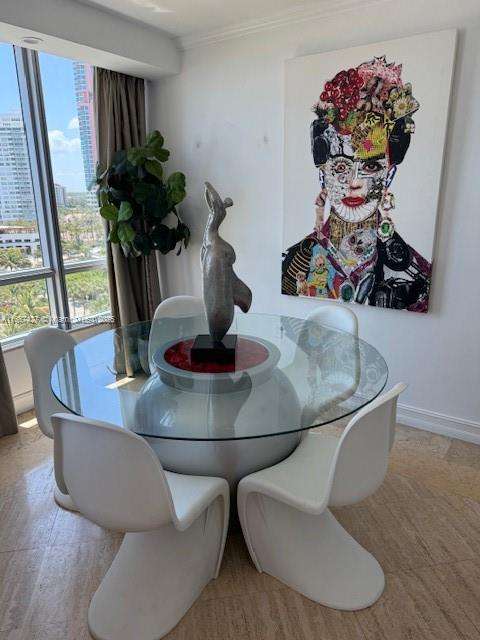Small Image of 101 OCEAN DR #906, Miami Beach Number 13