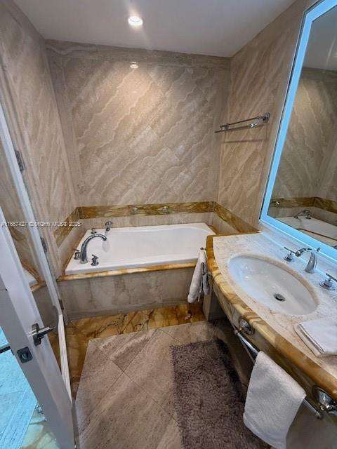 Small Image of 101 OCEAN DR #906, Miami Beach Number 25