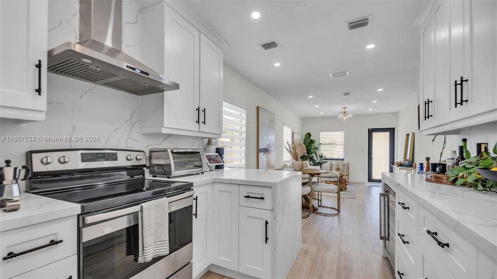 Small Image of 2324 SOUTH WEST 58TH CT, Miami Number 13