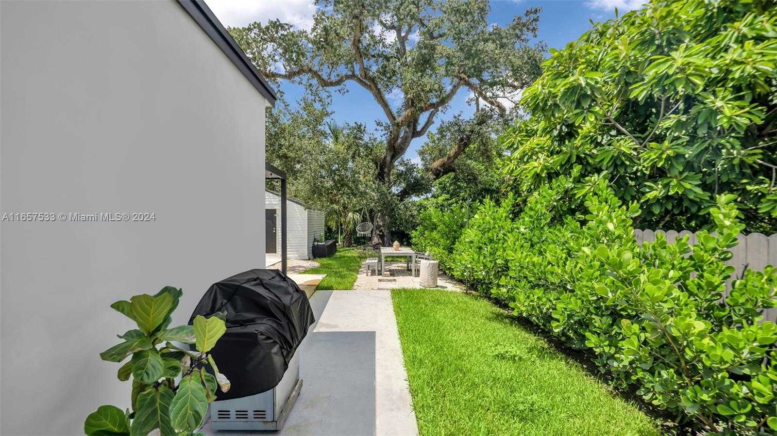 Small Image of 2324 SOUTH WEST 58TH CT, Miami Number 29