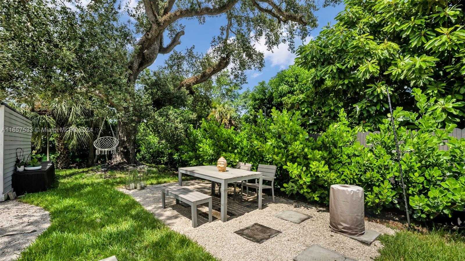 Small Image of 2324 SOUTH WEST 58TH CT, Miami Number 34