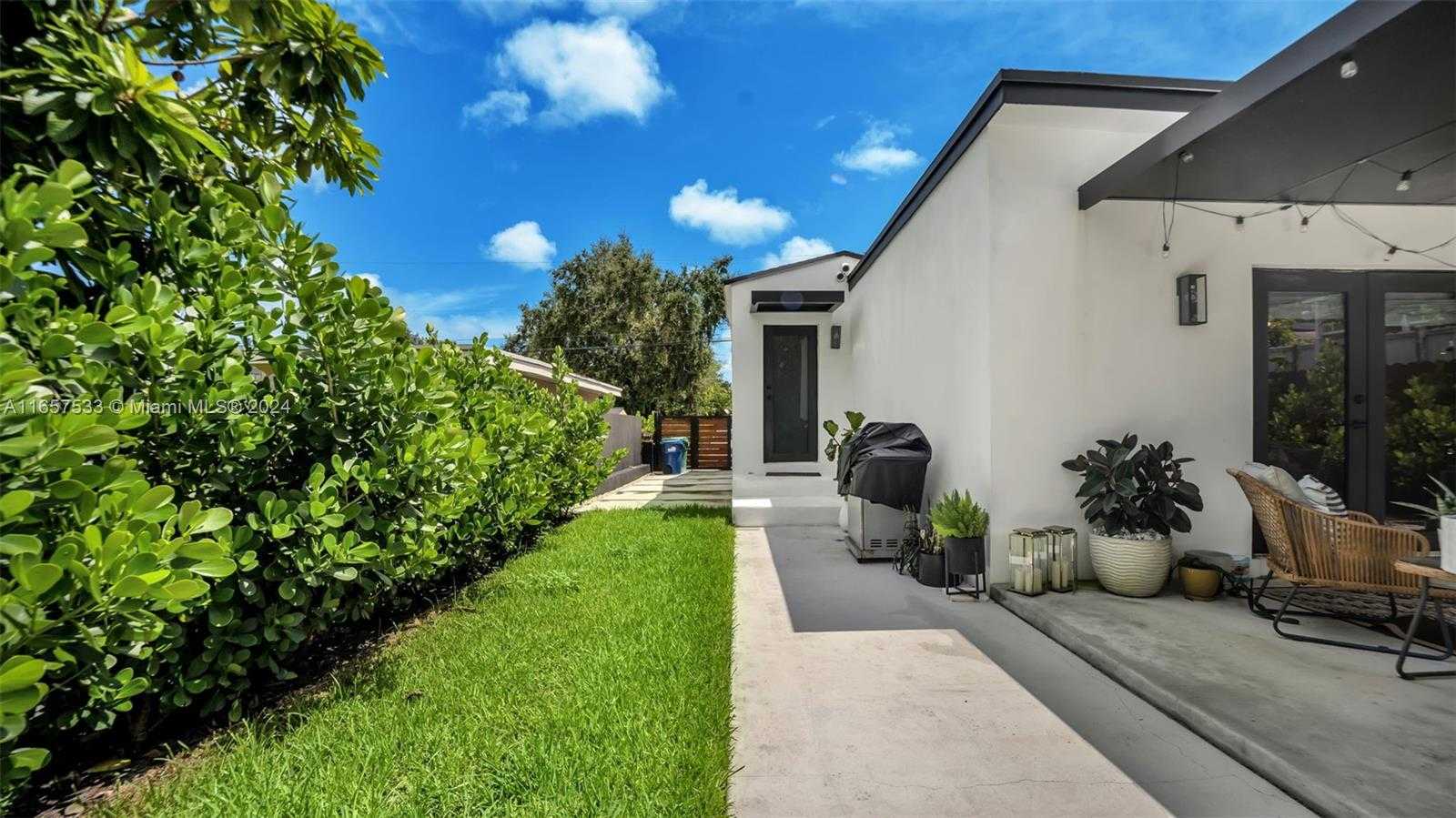 Small Image of 2324 SOUTH WEST 58TH CT, Miami Number 36