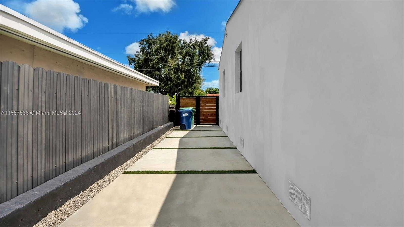 Small Image of 2324 SOUTH WEST 58TH CT, Miami Number 37