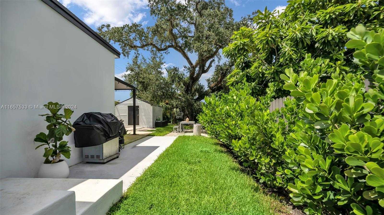 Small Image of 2324 SOUTH WEST 58TH CT, Miami Number 38
