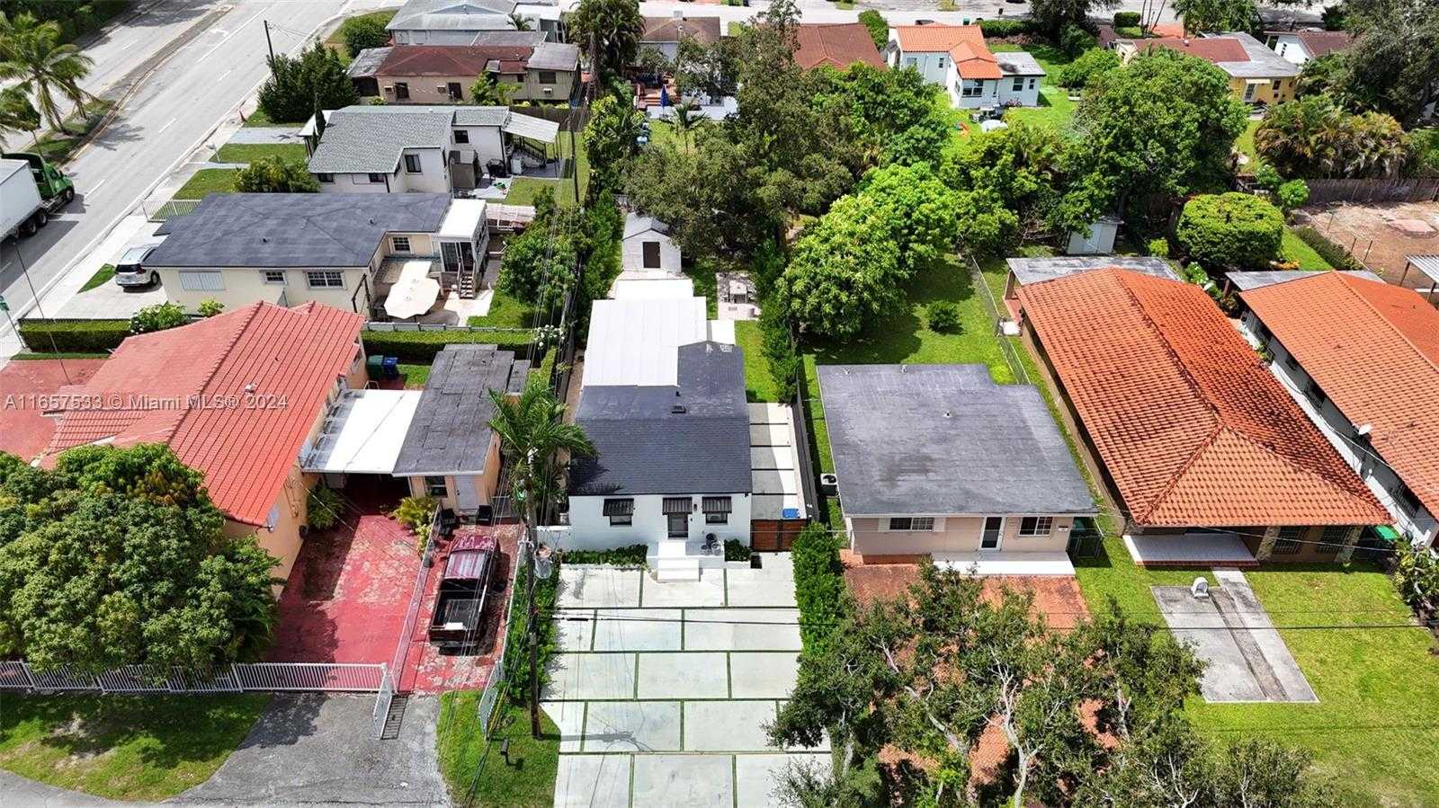 Small Image of 2324 SOUTH WEST 58TH CT, Miami Number 46