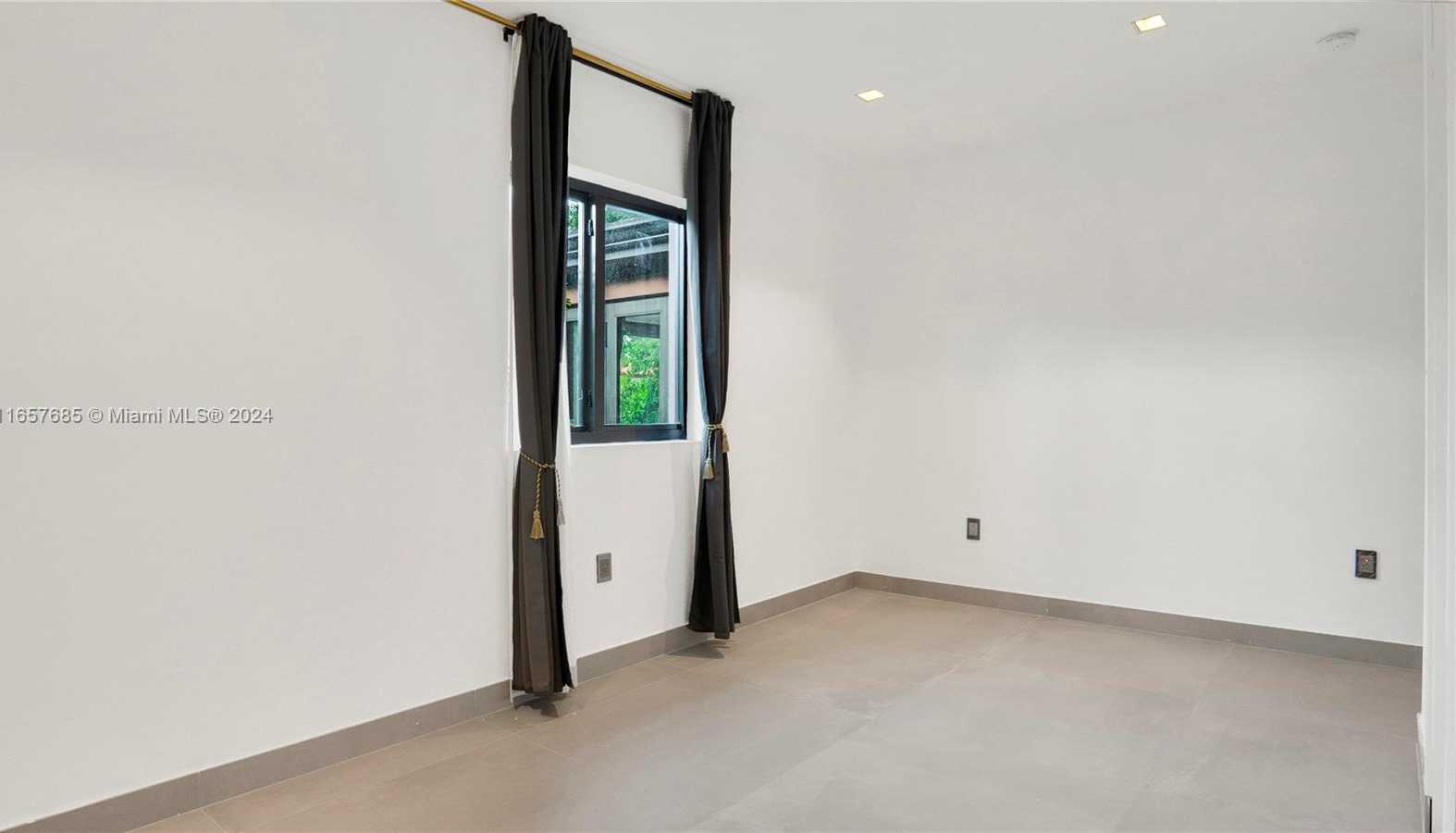 Small Image of 63 SOUTH WEST 31ST RD #63, Miami Number 17