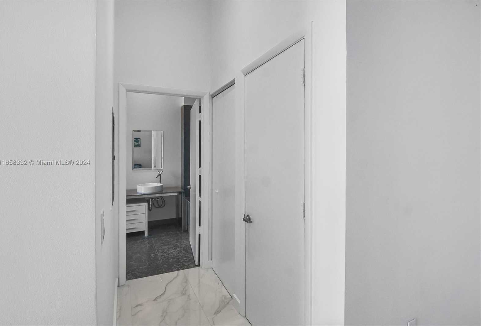 Small Image of 495 BRICKELL AVE #2207, Miami Number 12