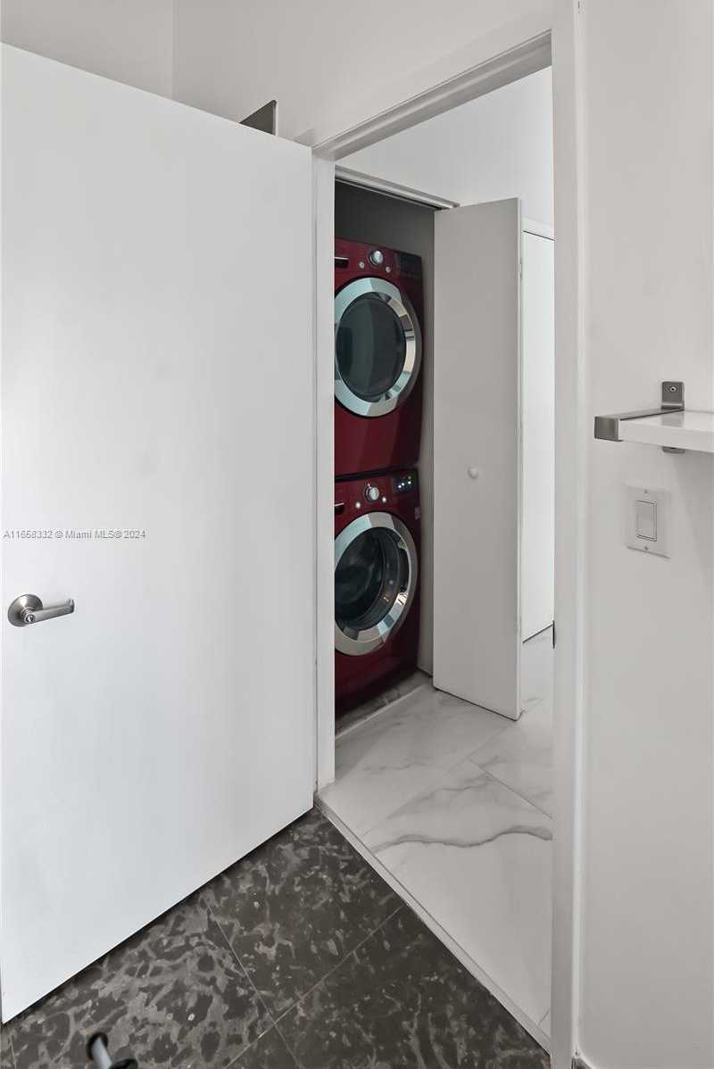 Small Image of 495 BRICKELL AVE #2207, Miami Number 14