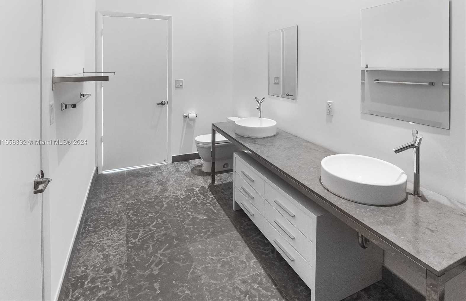 Small Image of 495 BRICKELL AVE #2207, Miami Number 18