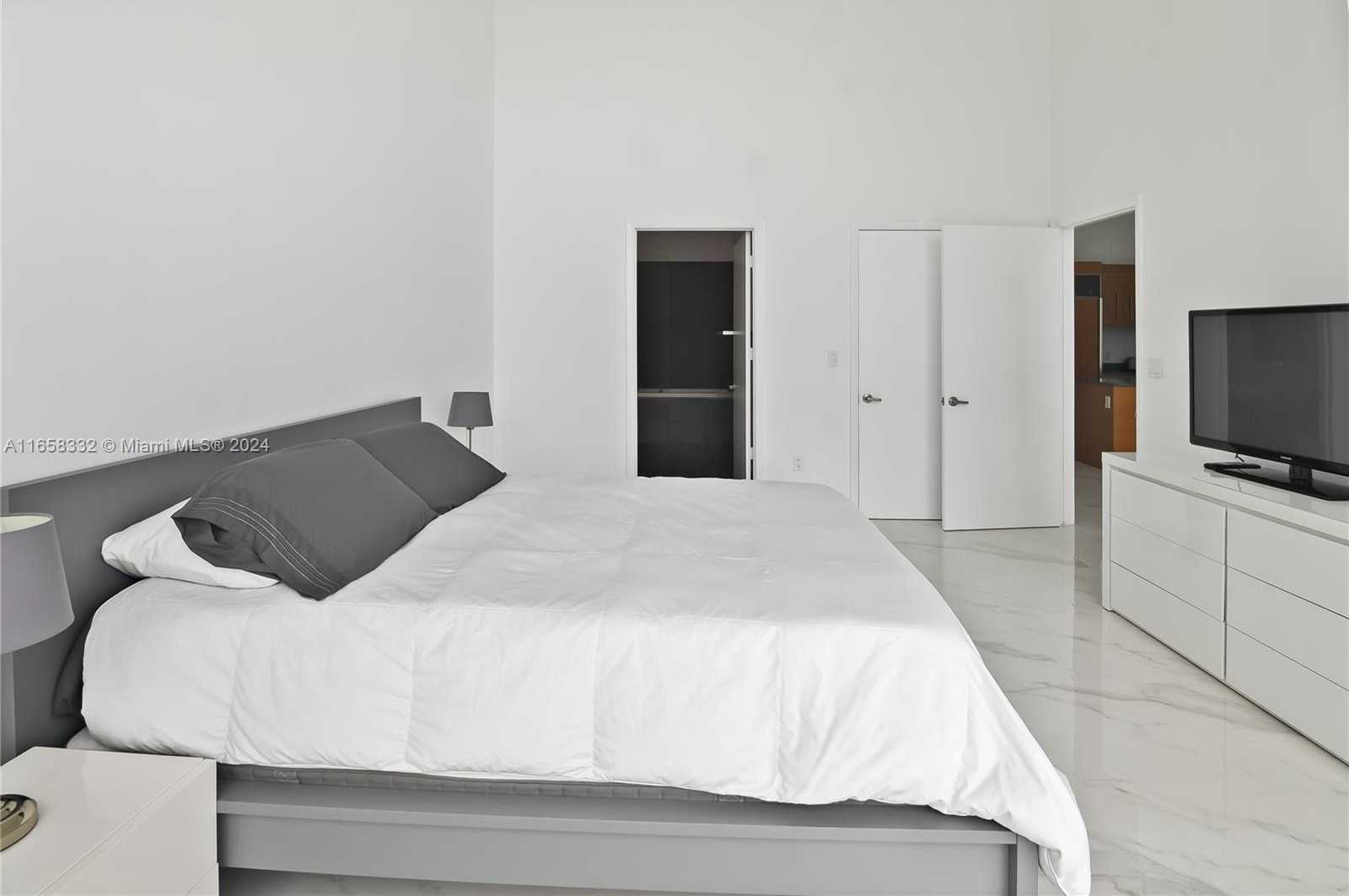 Small Image of 495 BRICKELL AVE #2207, Miami Number 25