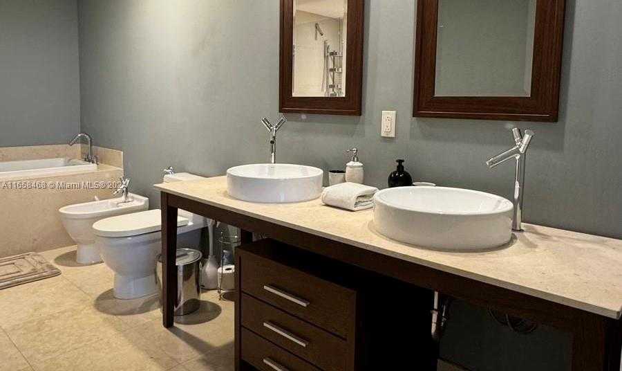 Small Image of 495 BRICKELL AVE #4902, Miami Number 11