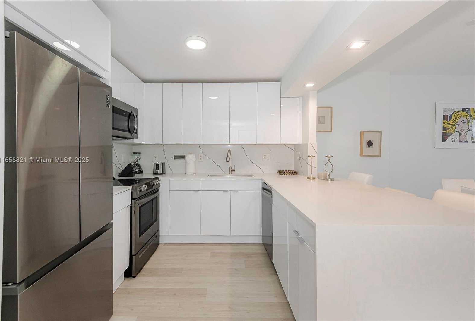 Small Image of 2301 COLLINS AVE #1505, Miami Beach Number 14