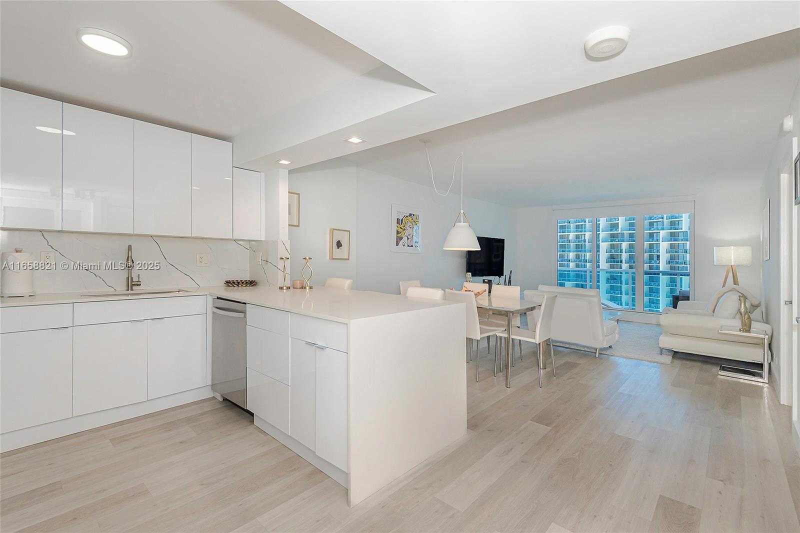 Small Image of 2301 COLLINS AVE #1505, Miami Beach Number 15