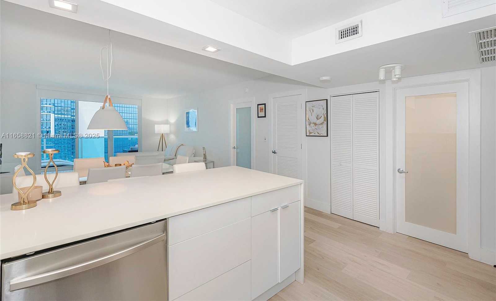 Small Image of 2301 COLLINS AVE #1505, Miami Beach Number 16