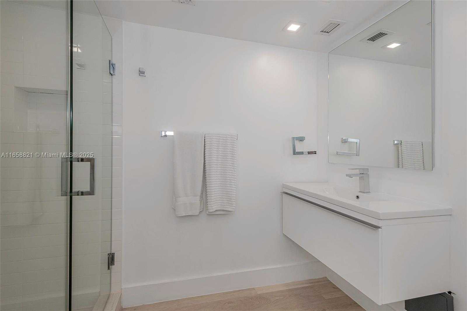 Small Image of 2301 COLLINS AVE #1505, Miami Beach Number 17