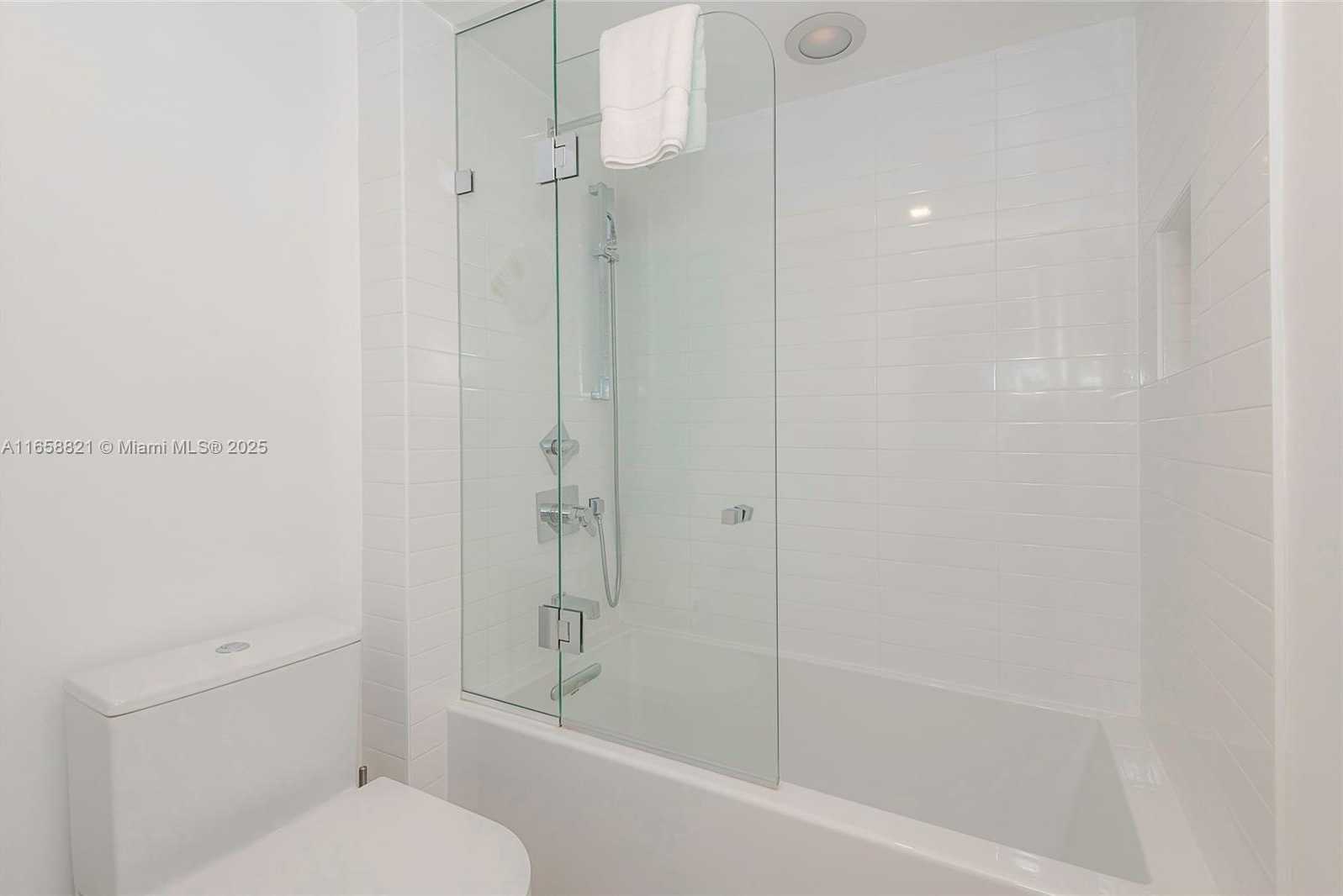 Small Image of 2301 COLLINS AVE #1505, Miami Beach Number 24