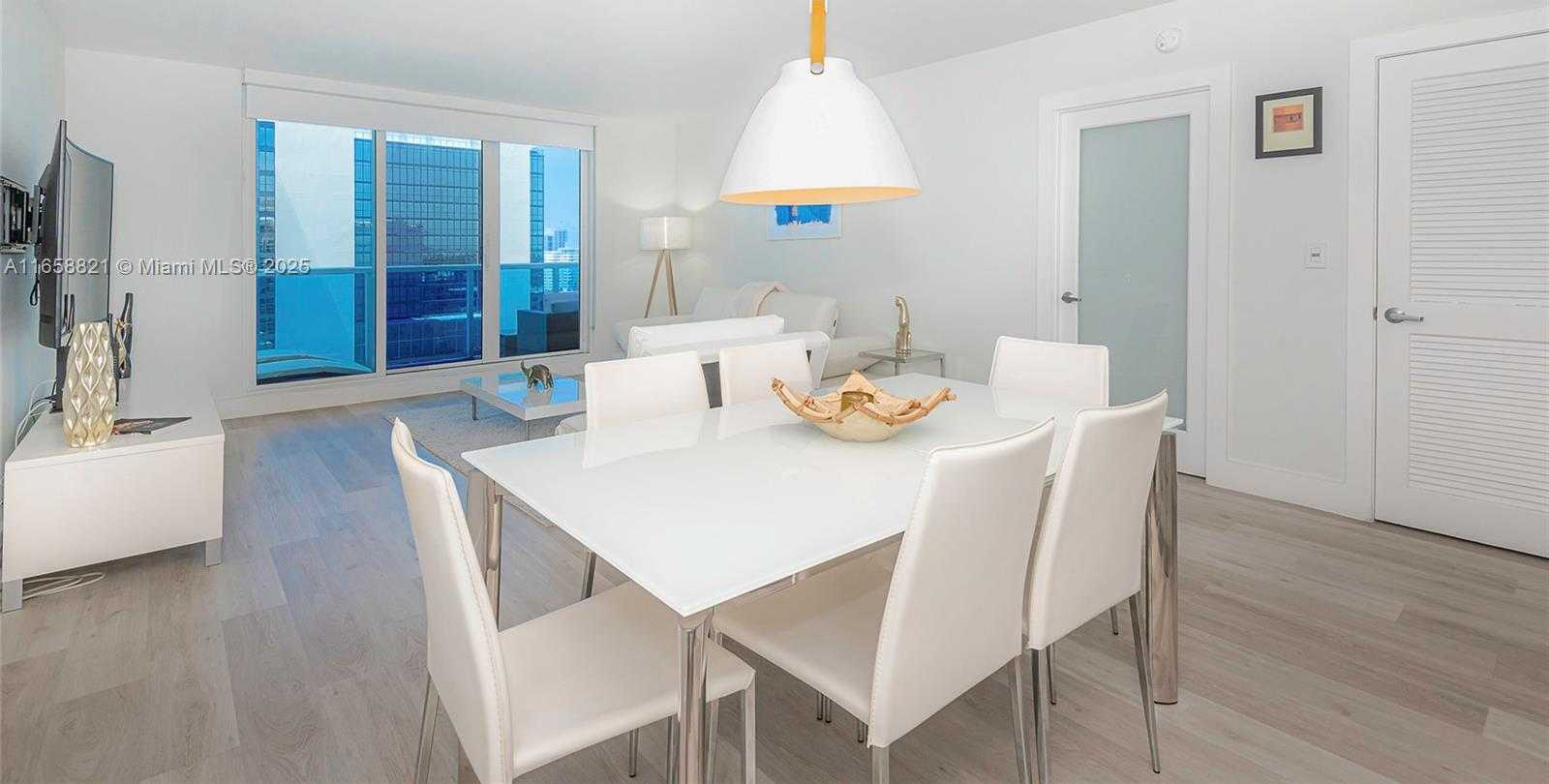 Small Image of 2301 COLLINS AVE #1505, Miami Beach Number 4