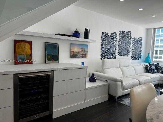 Small Image of 5401 COLLINS AVE #344, Miami Beach Number 10