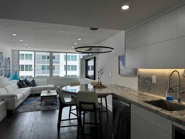 Small Image of 5401 COLLINS AVE #344, Miami Beach Number 14