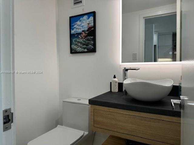 Small Image of 5401 COLLINS AVE #344, Miami Beach Number 31