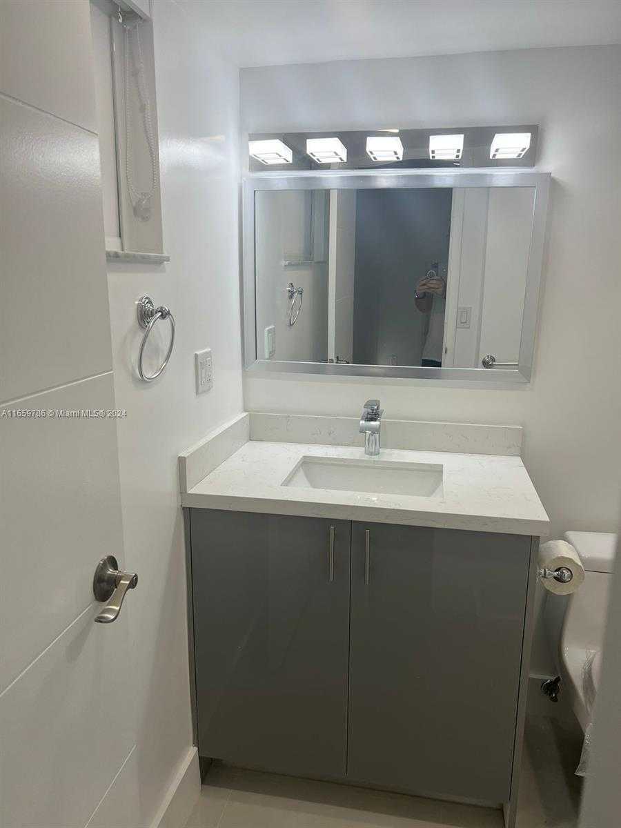 Small Image of 16919 NORTH BAY RD #301, Sunny Isles Beach Number 12