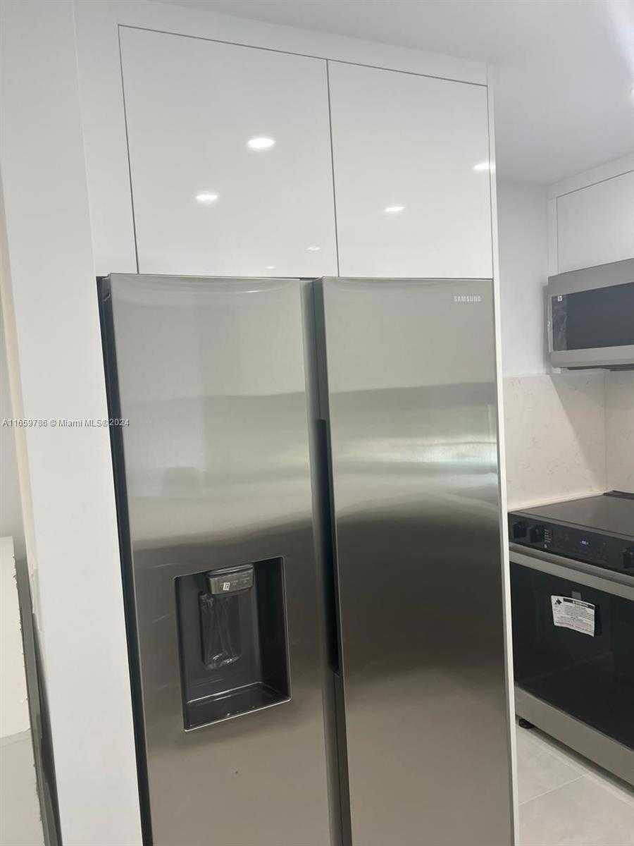 Small Image of 16919 NORTH BAY RD #301, Sunny Isles Beach Number 2