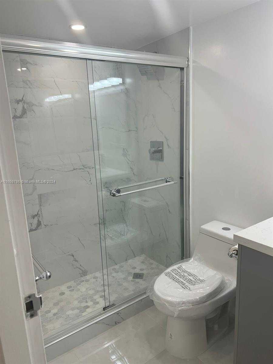 Small Image of 16919 NORTH BAY RD #301, Sunny Isles Beach Number 7