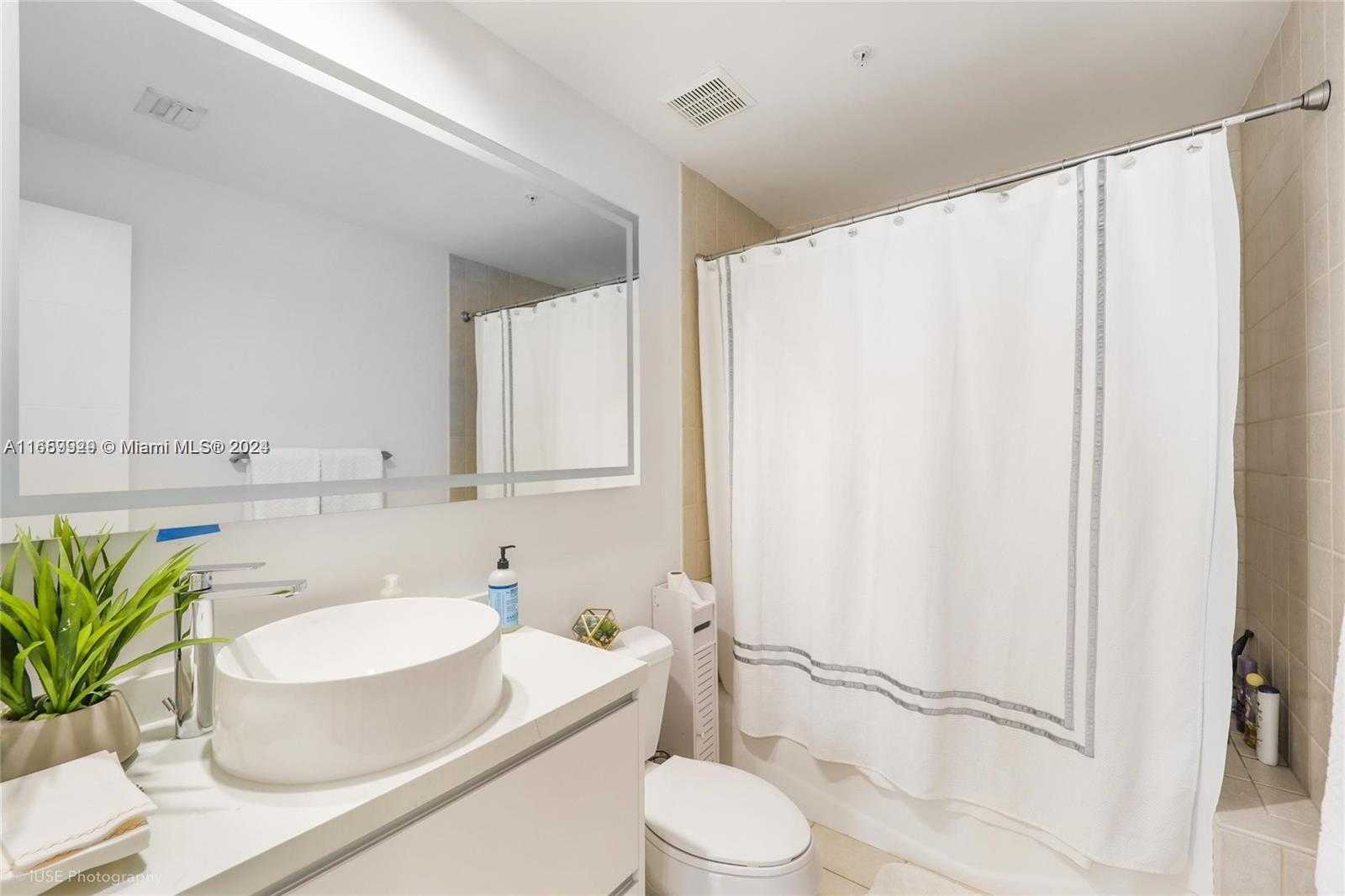 Small Image of 801 BRICKELL KEY BLVD #3204, Miami Number 7